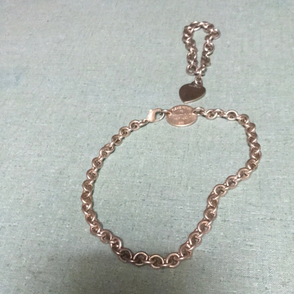 Tiffany’s famous toggle necklace and matching